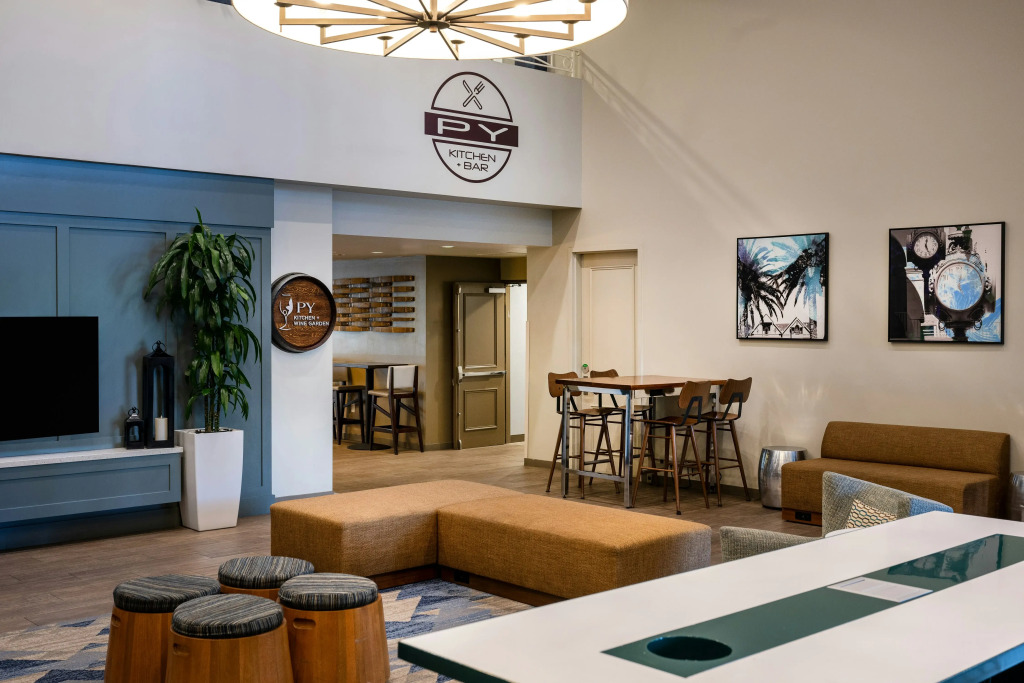 DoubleTree by Hilton Campbell - Pruneyard Plaza