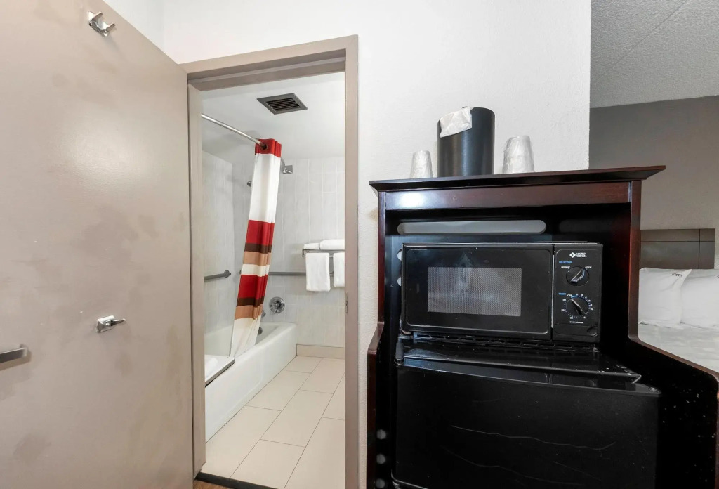 Red Roof Inn PLUS Woodbridge - Carteret