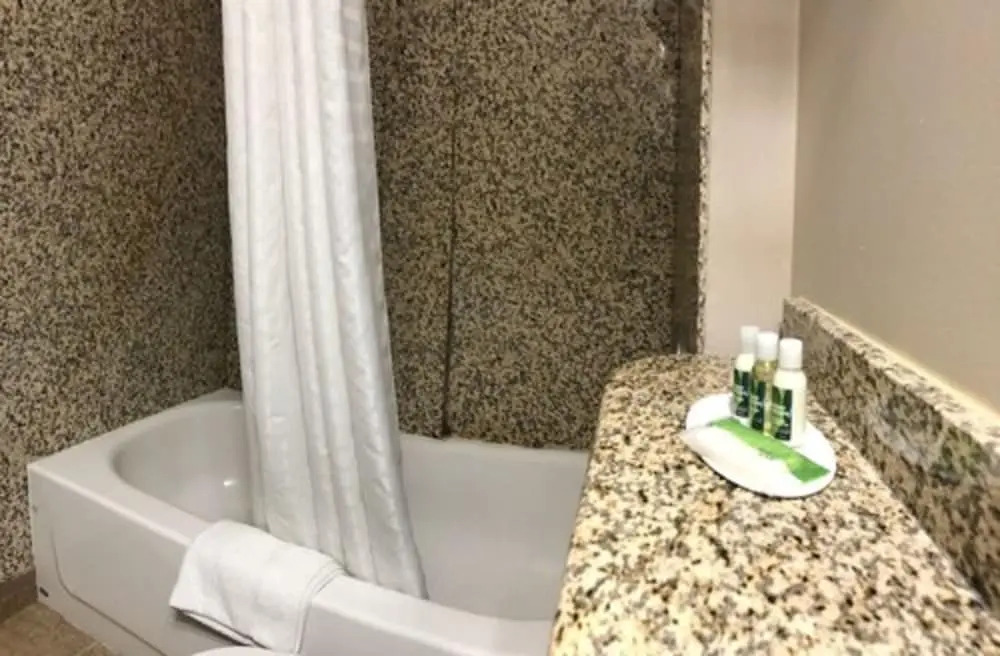 red maple inn and suites