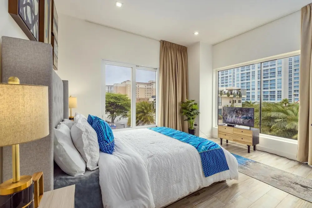 NEW 2BR Condo in of Palm Beach Walk 2 Beach