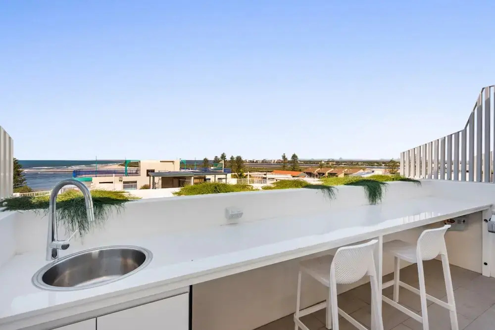Luxury 5-floor Unit With Ocean Views Near Beach