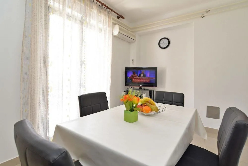 Apartment 628