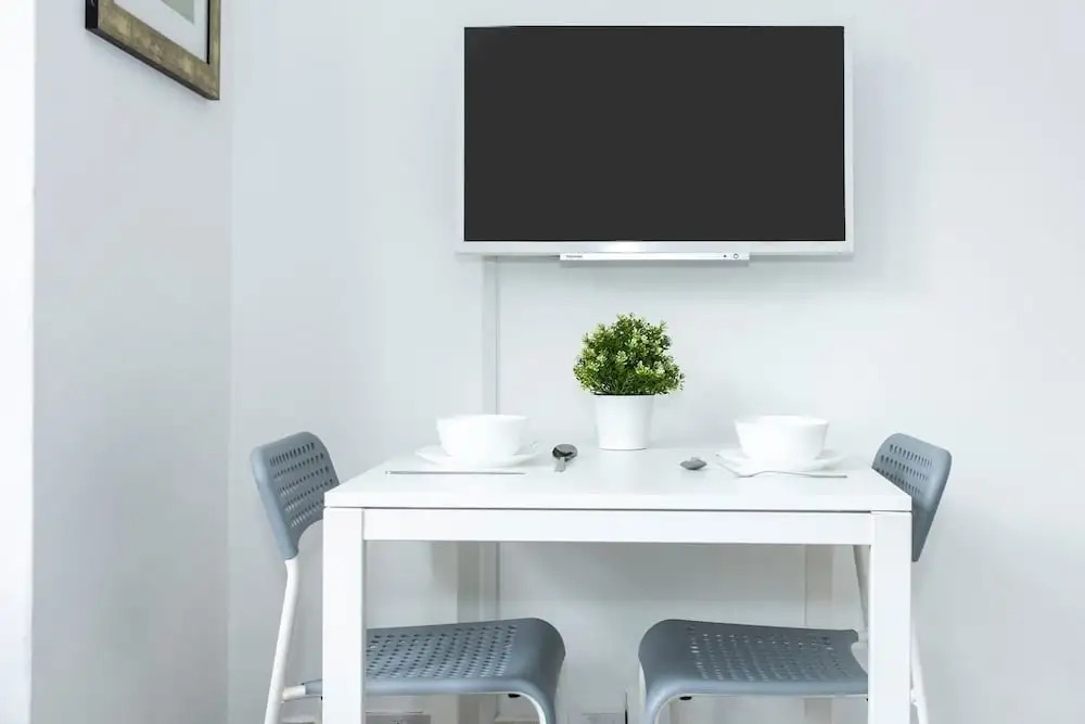 Modern Sleeps 5 - 1BR Home in Manchester
