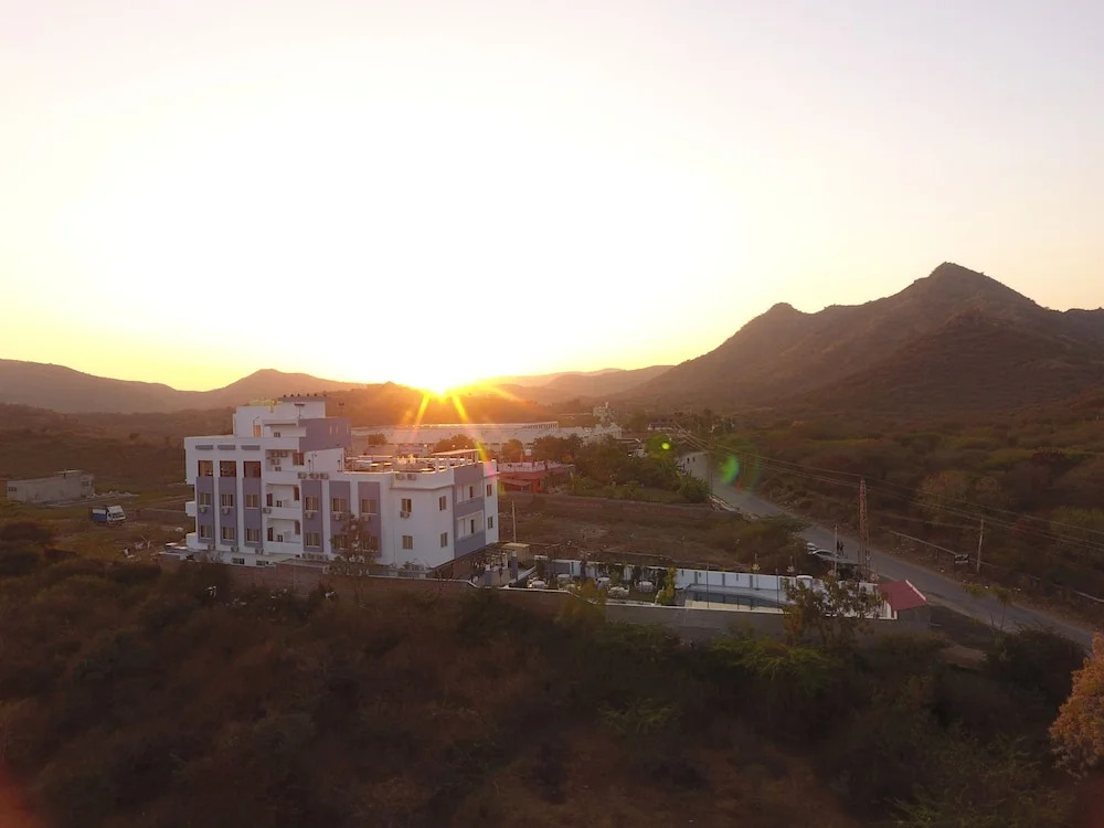 Hotel Paramount Udaipur