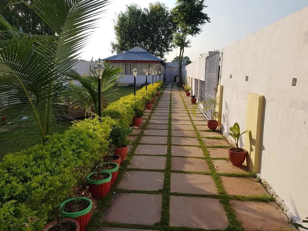 New Hotel Shiva