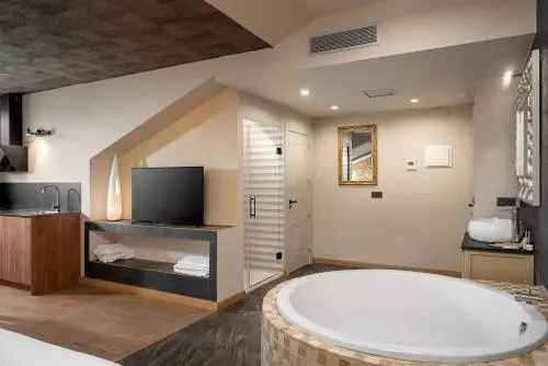 SUITE 1907 AVILES