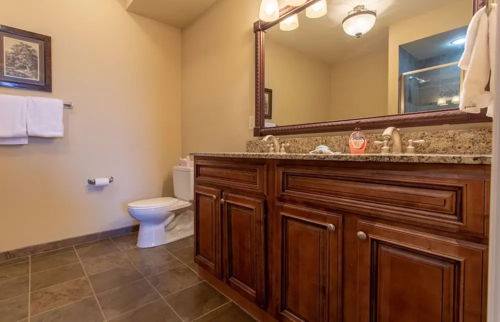Great Gatsby 2 Bedrooms 2 Bathrooms Condo