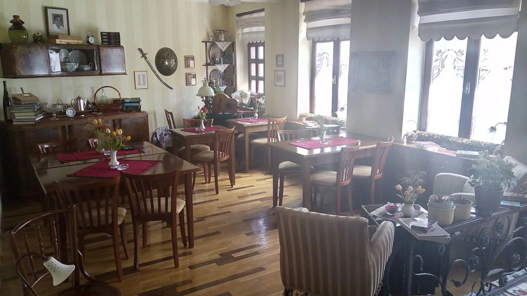 Ada Hotel
