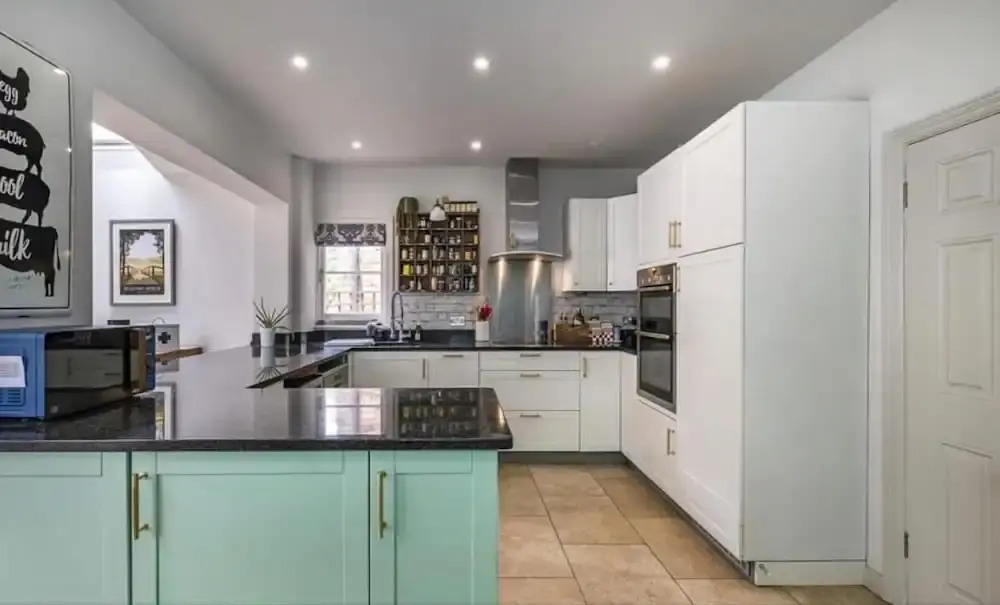 London Charm on Connaught Avenue