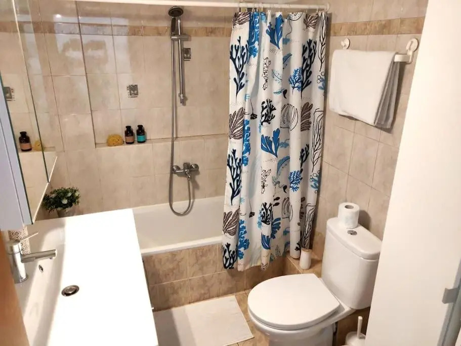 Fully equipped 2-bedroom flat unique view all year