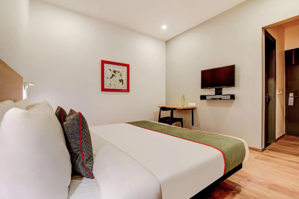 OYO Townhouse 207 Hotel Downtown My Stay