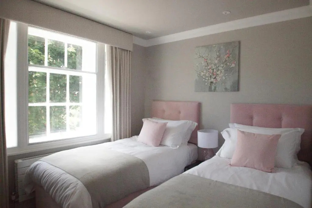 10 Bootham House - luxury city centre apartment with free parking for one car