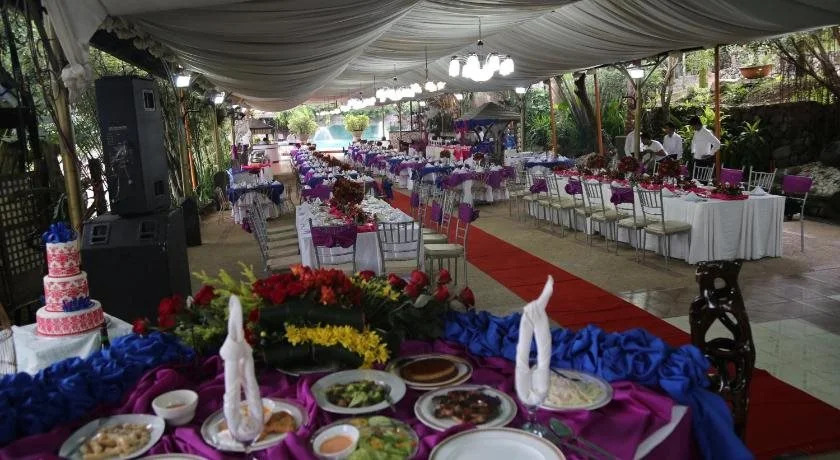 Kamayan sa Palaisdaan Hotel and Resort Quezon