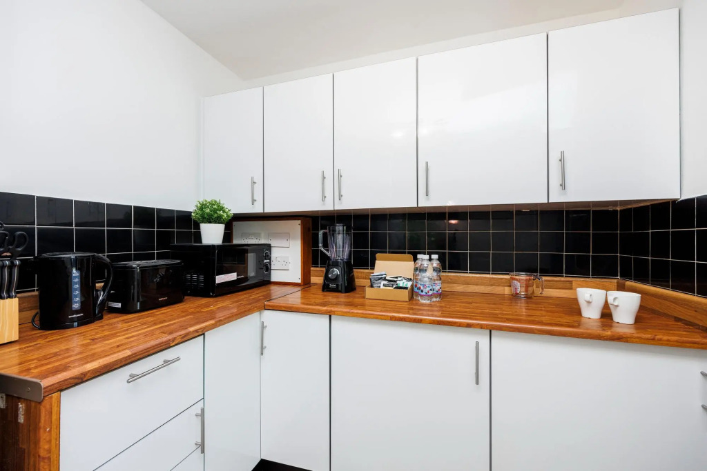 Convenient and Stylish 2-Bed Apartment in Croydon