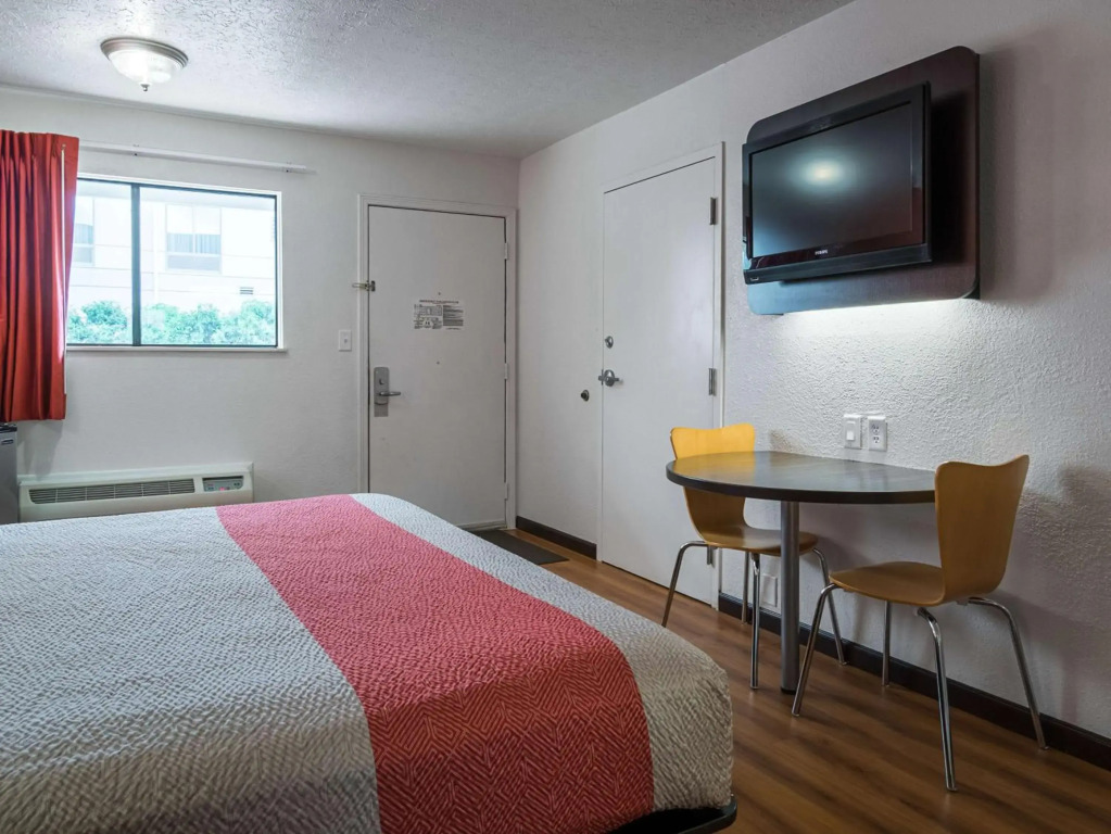 Motel 6-Columbus, OH - OSU