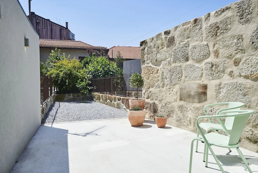 Pause Apartments