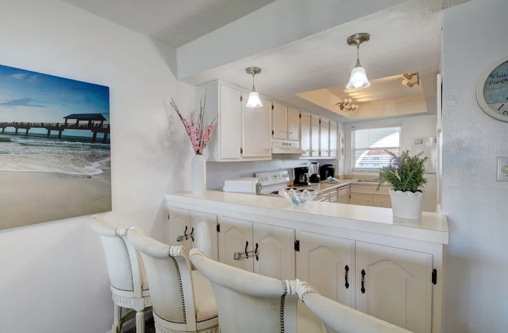 167 El Matador 2 Bedroom Condo by RedAwning