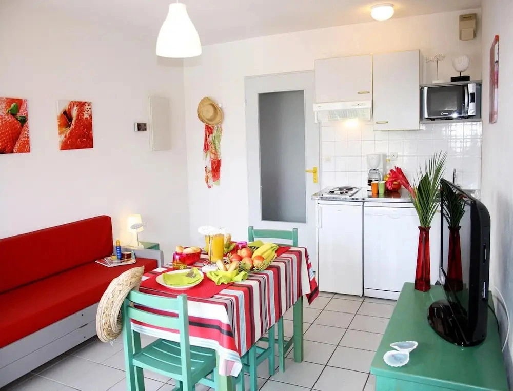 Sunny Coastal Escape in Saint-cyprien