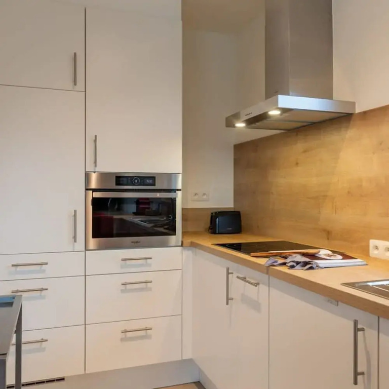 Spacious Getaway Close to the Beach and Airport