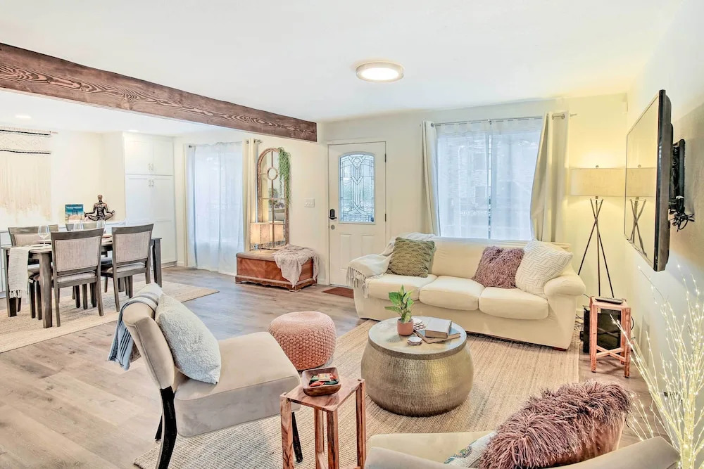 Super Walkable! Historic Home in Dtwn Long Beach