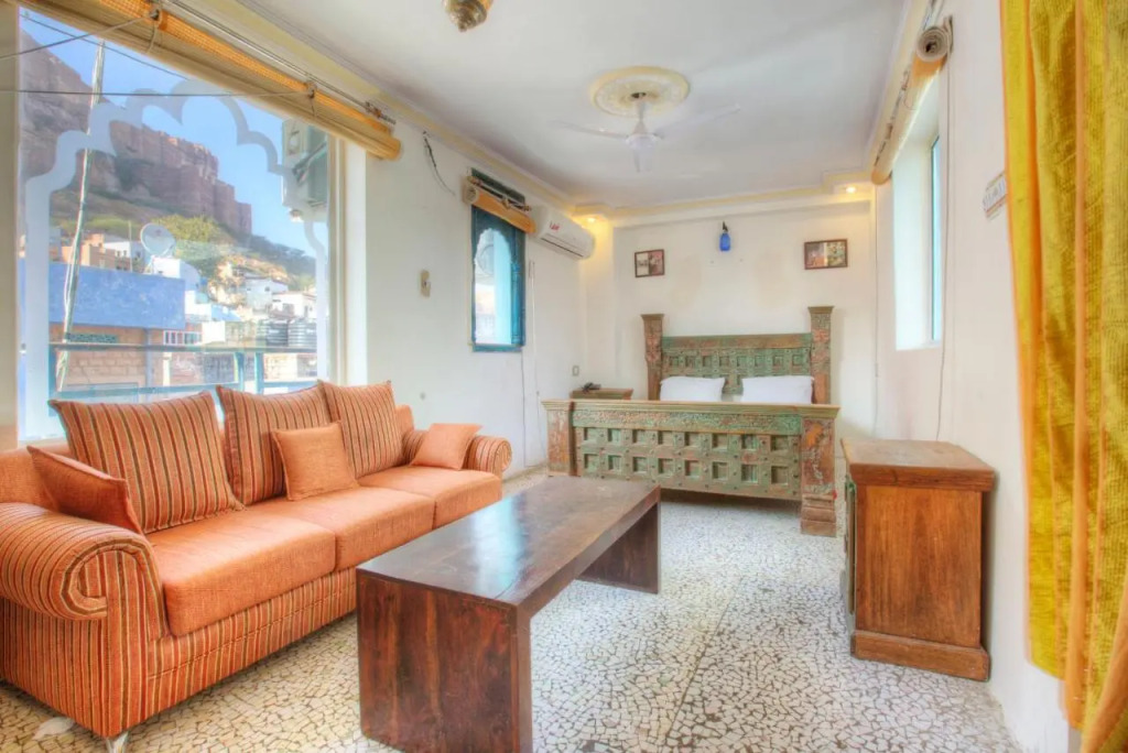 Yogis Guest House