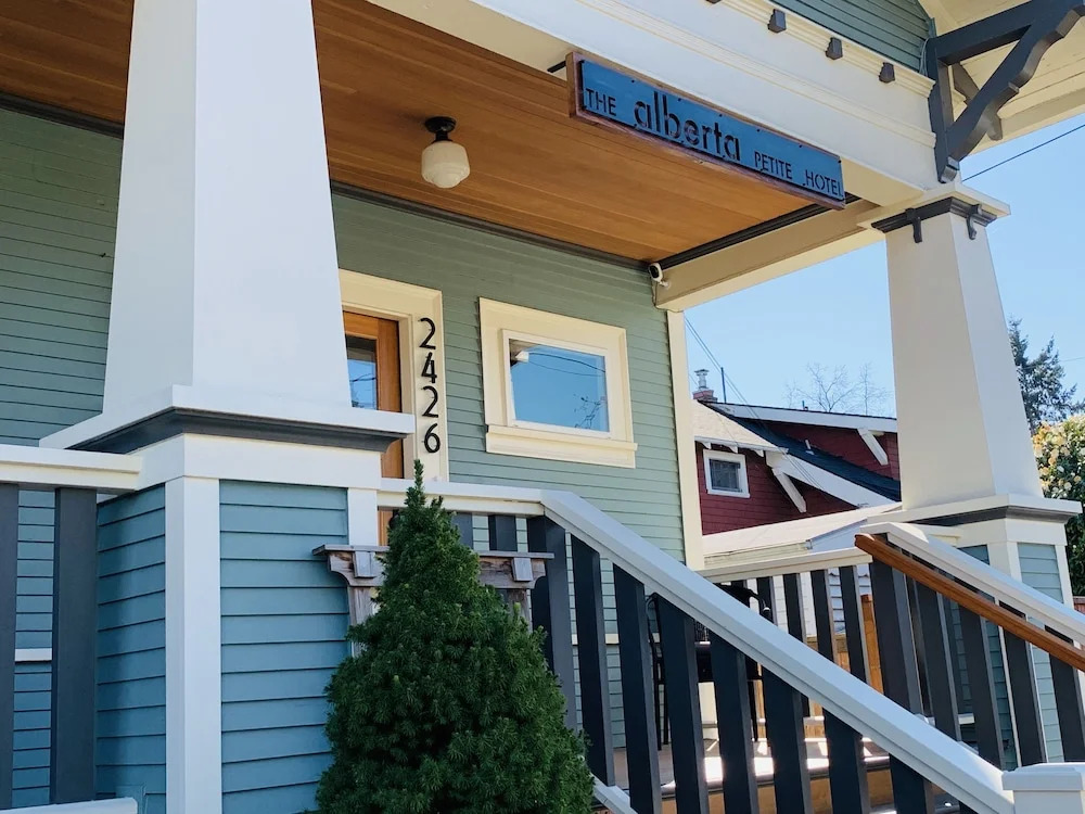 The Alberta Petite Hotel