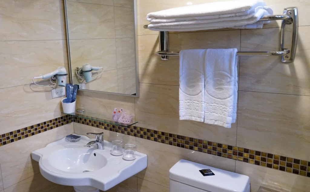 GIN JIAN Commercial Hotel