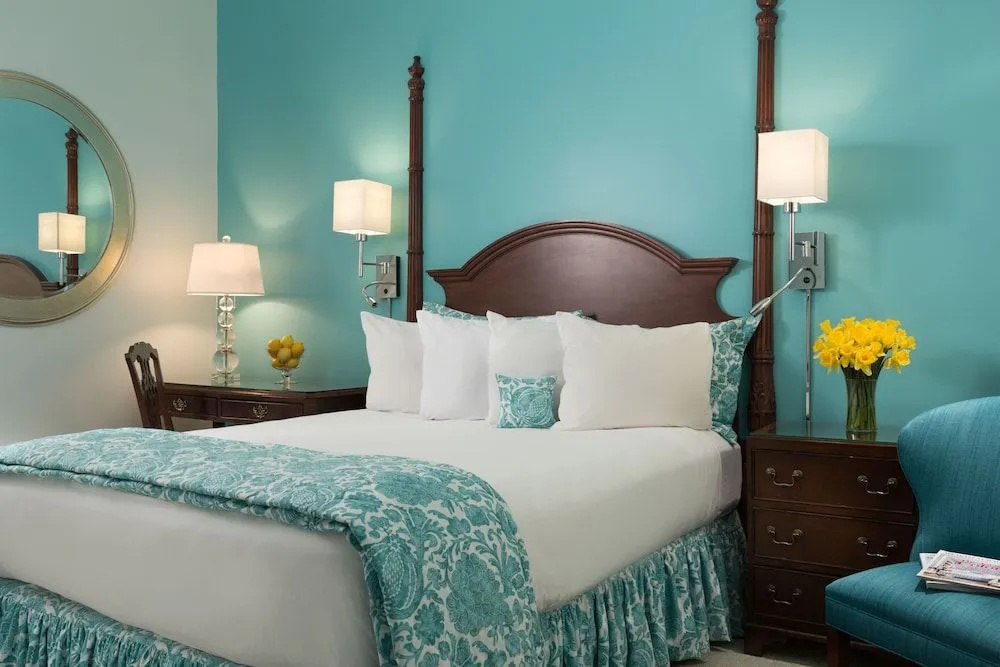 Saratoga Arms Hotel
