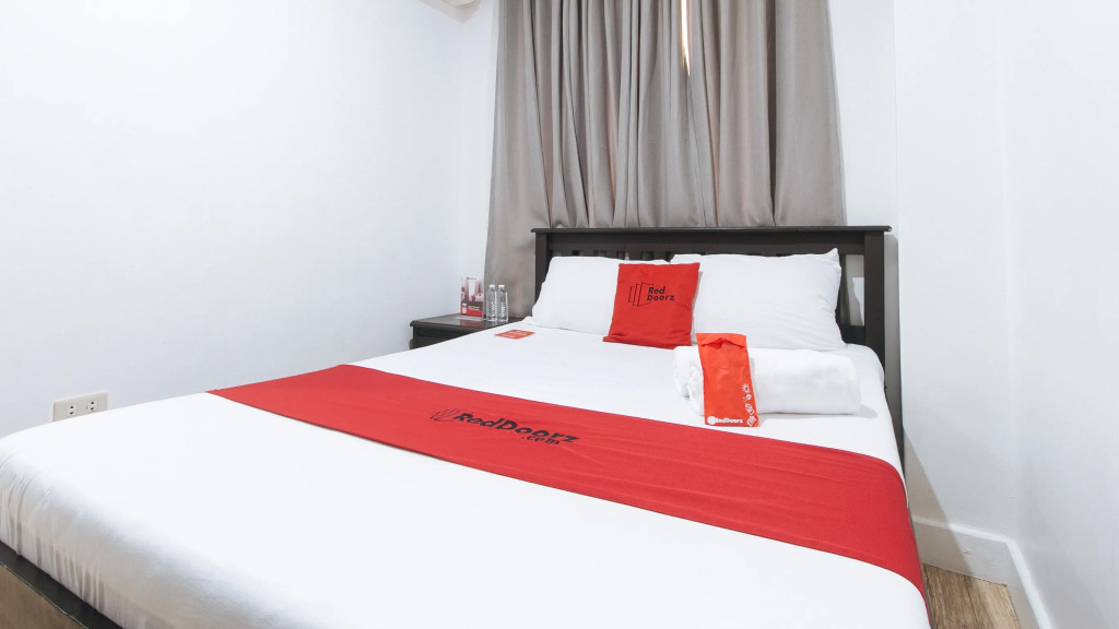 RedDoorz Plus @ Better Living Paranaque