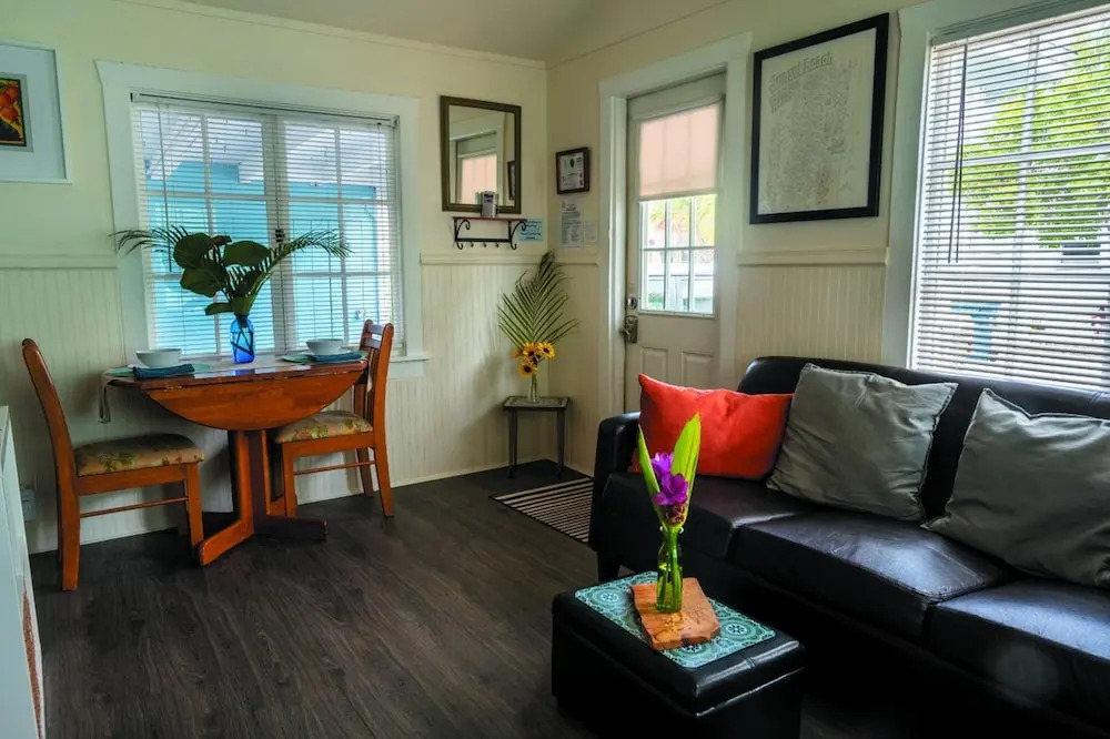 Treasure Island Sunset Beach Bungalow by Tech Travel