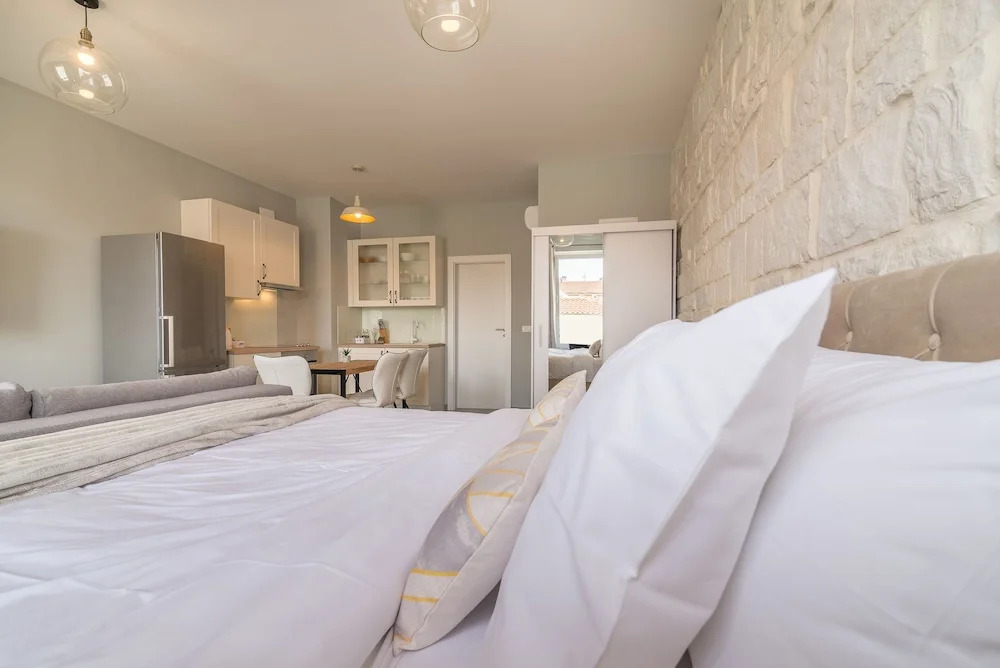 Luxurious Suites Elegance