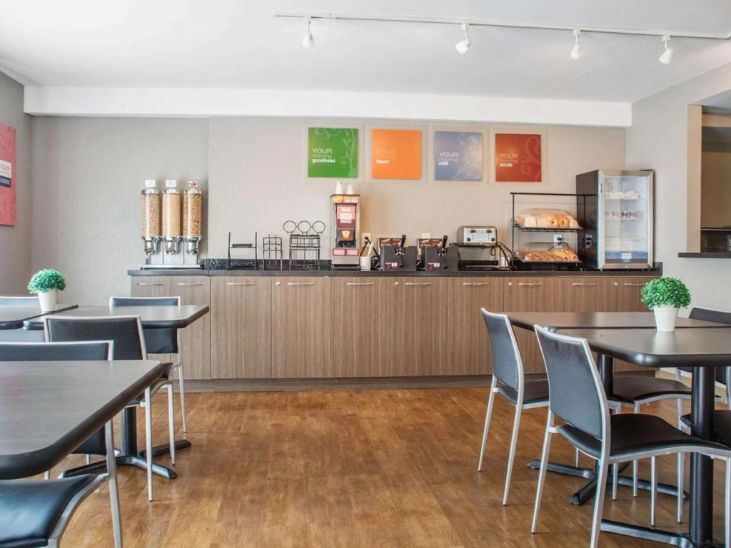 Comfort Inn Cambridge - Highway 401