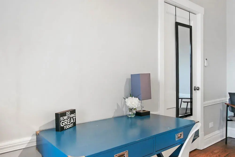 Chic 2BR Apt - Roscoe 1