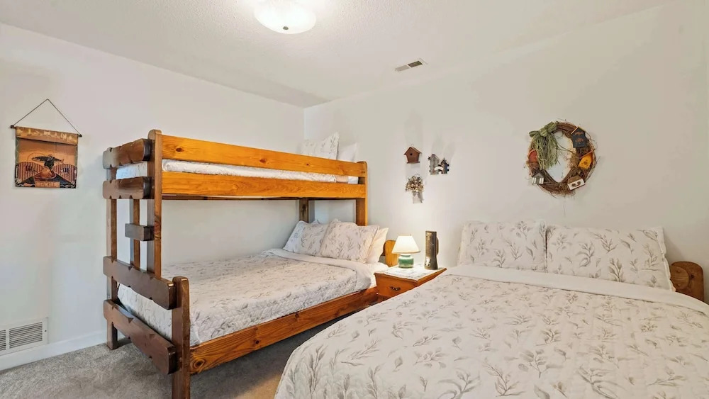 Ozark Get-away Lakefront Condo With Boat Slip