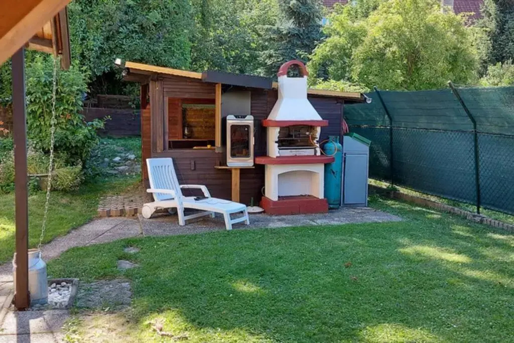 Quiet apartment close to town
