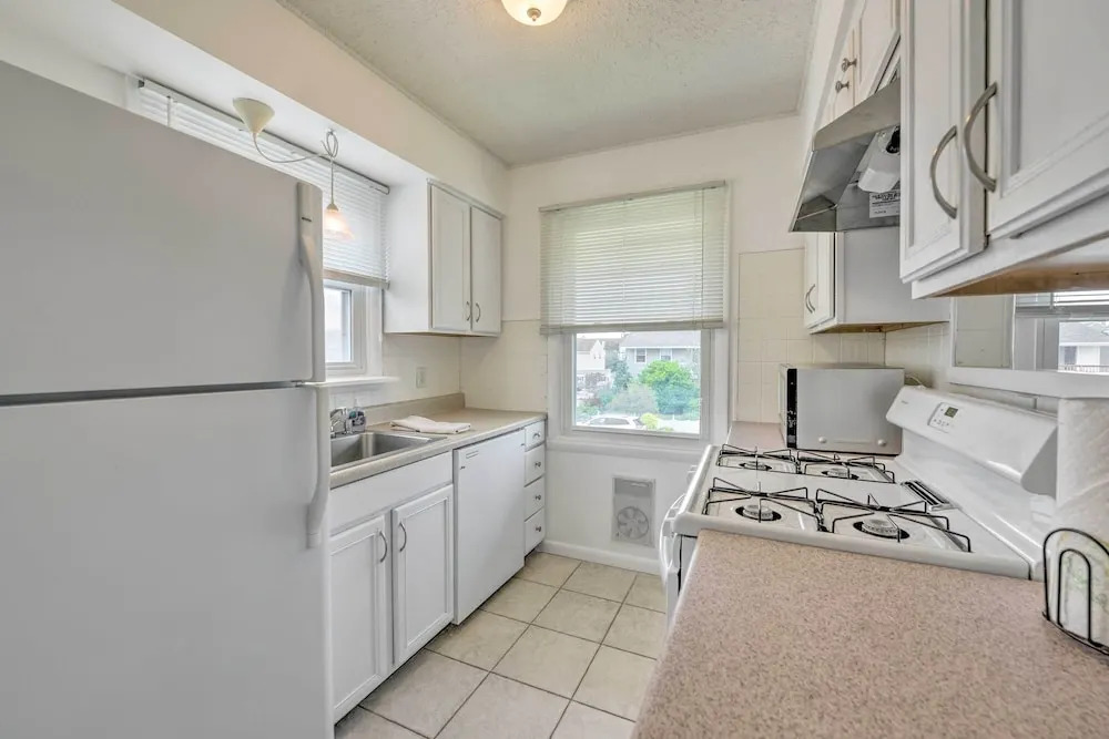 Brigantine Condo w/ Gas Grill - Walk to Beach!