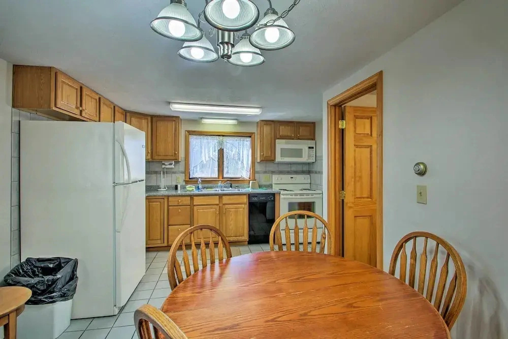Apt. Walking Distance to OOB Pier & Saco Bay