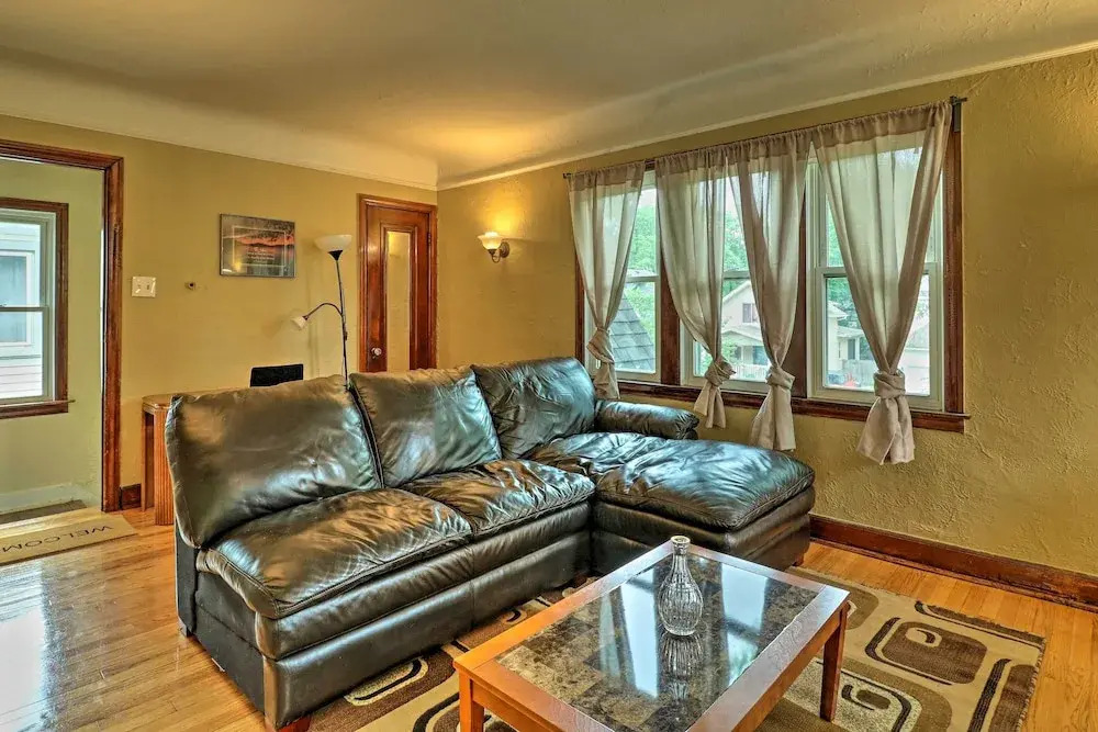 Cozy Duplex: Half Mi to Magic Bag & Woodward Ave!