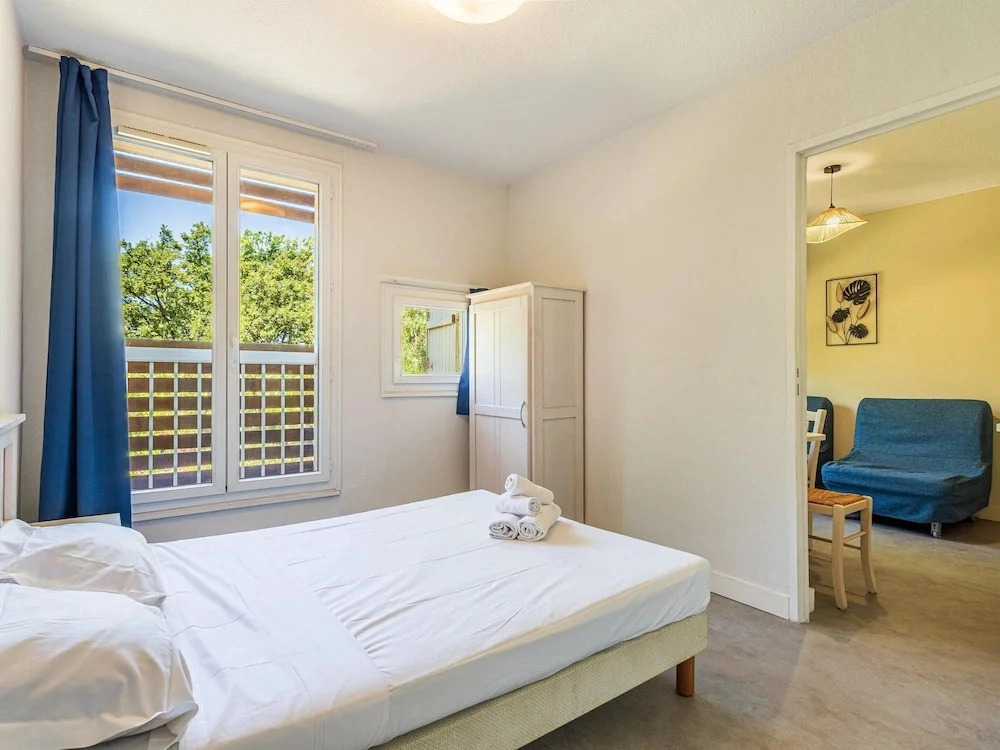 4-guest AC Apartment Near Beach