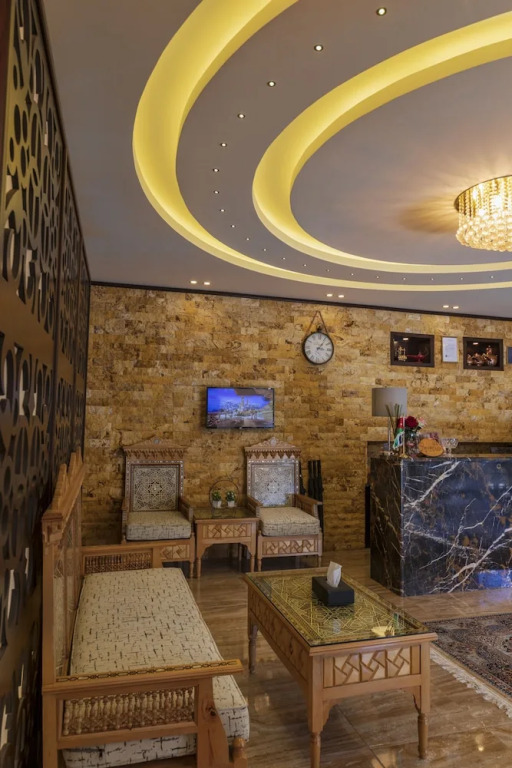 Town Season Hotel