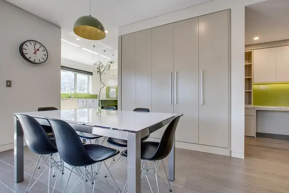 Spacious 2-bed Apartment Close to City