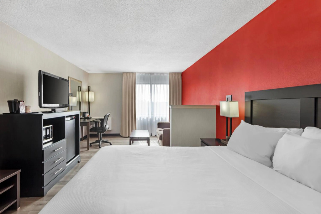 Quality Inn & Suites 5585 Ambler Drive Mississauga Ontario