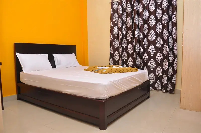 Oyo 10450 Breeze Inn