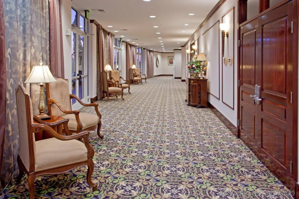 Holiday Inn & Suites College Station-Aggieland by IHG