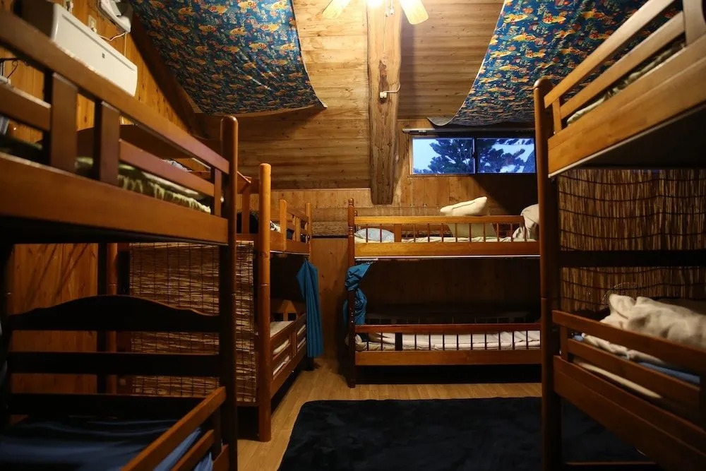 Guest House Long Island - Hostel