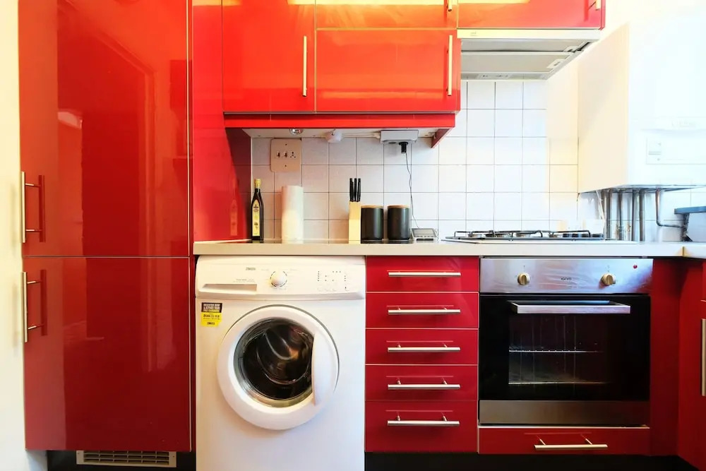 Bright and Spacious 2 Bed Apartment - Sleeps 4