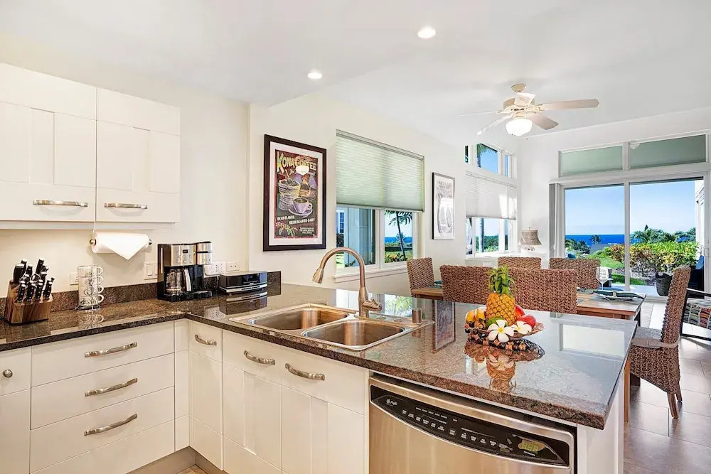 Ocean View - AC & Wifi - Walk to Beach & Shopping - Vrkcv