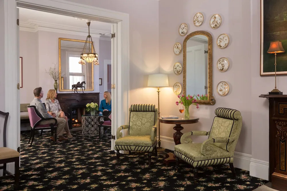 Saratoga Arms Hotel