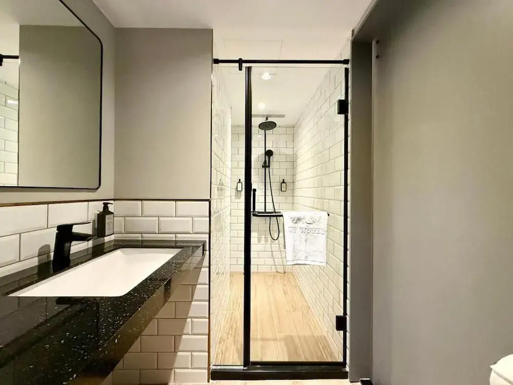 N2 Hotel
