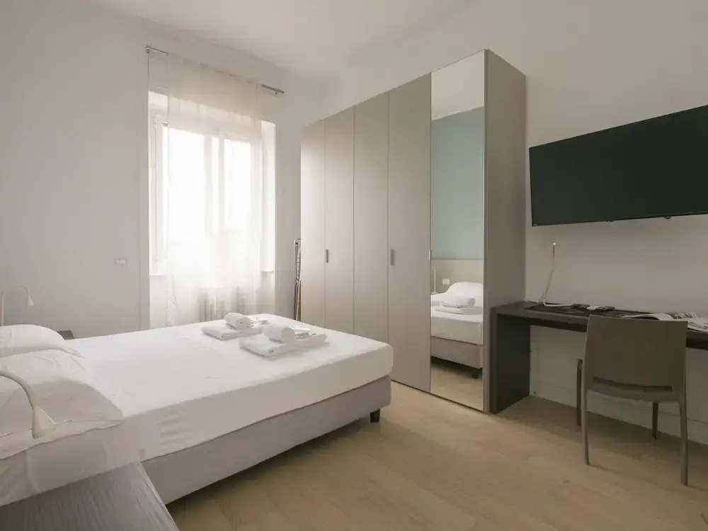 Spinoza - Modern 1 br With Balcony Steps From Piola